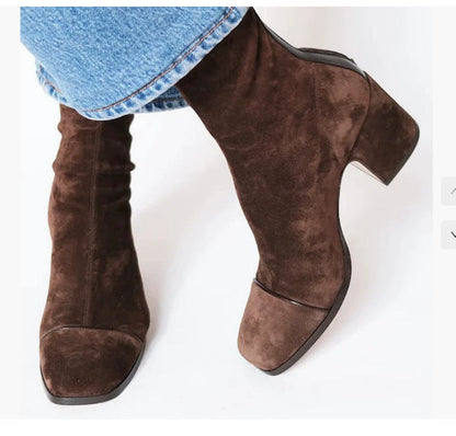 Bottes orthopédiques gracieuses pour un look moderne