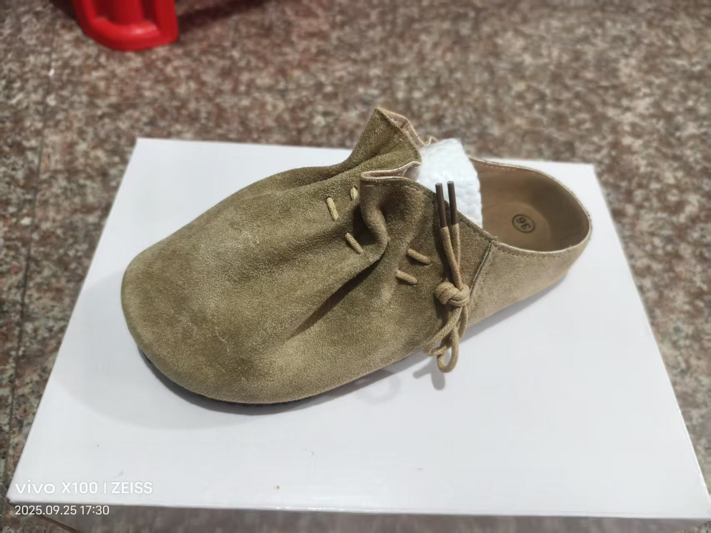 Chaussures Orthopédiques d'Inspiration Vintage