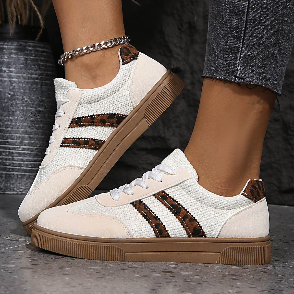 Chaussures Orthopédiques Gracieuses au Look Moderne