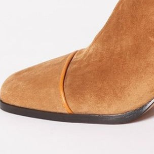 Bottes orthopédiques gracieuses pour un look moderne