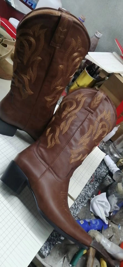 Bottes orthopédiques d'inspiration vintage