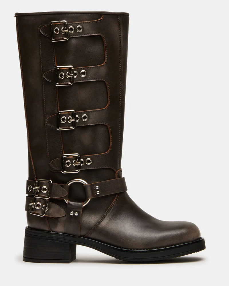 Bottes orthopédiques gracieuses pour un look moderne