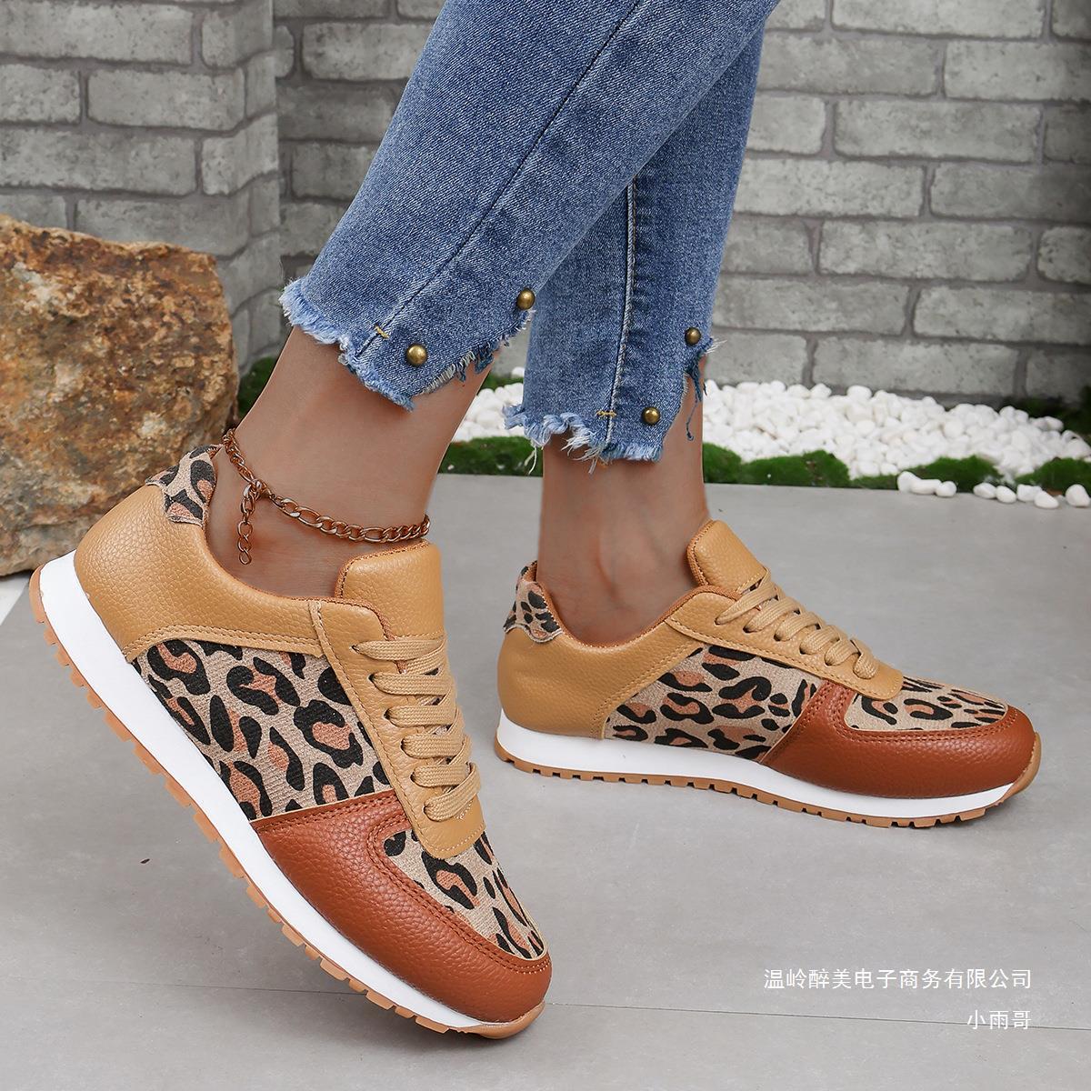 Chaussures Orthopédiques d'Inspiration Vintage