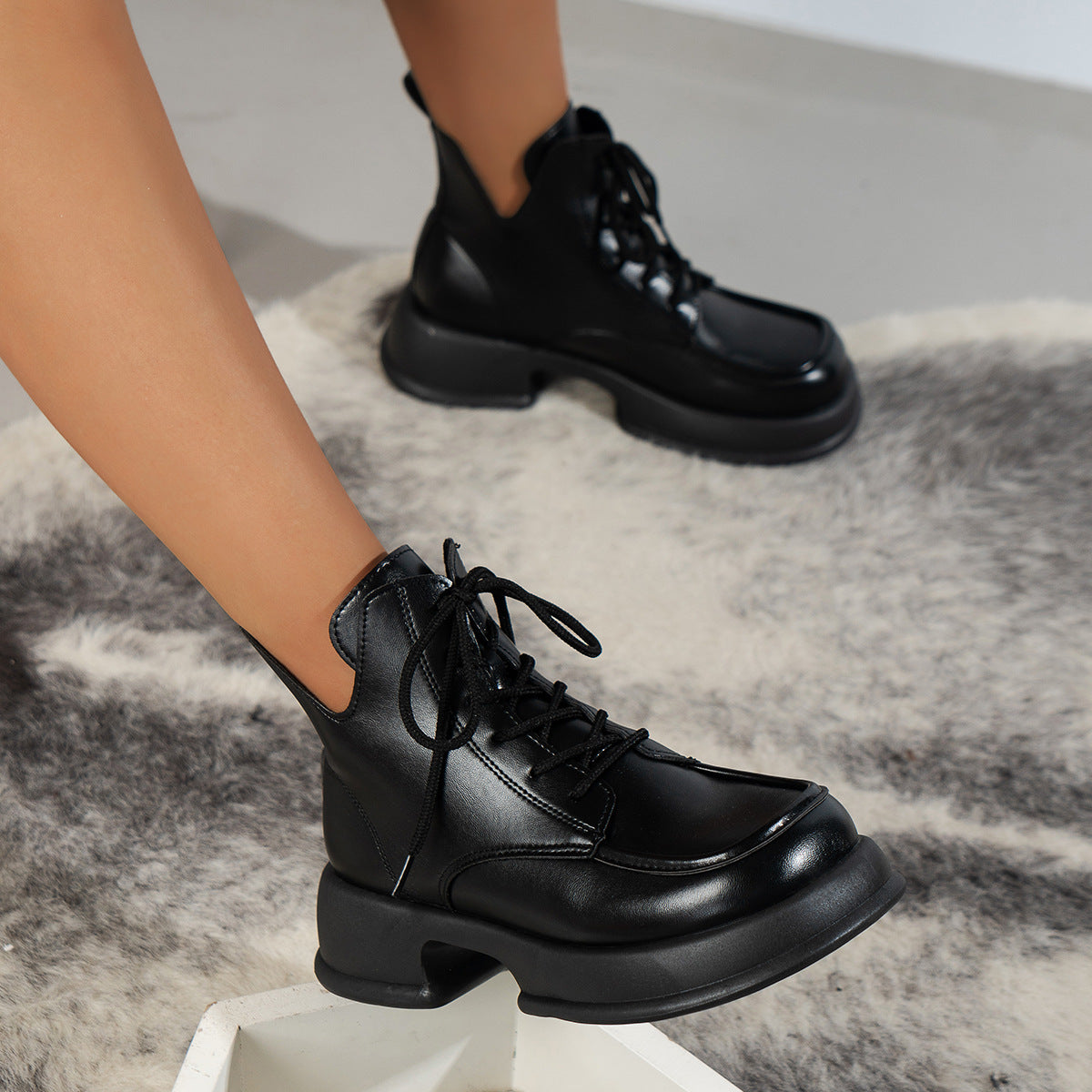 Chaussures Orthopédiques d'Inspiration Vintage