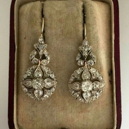 Boucle d'oreille classique au charme intemporel