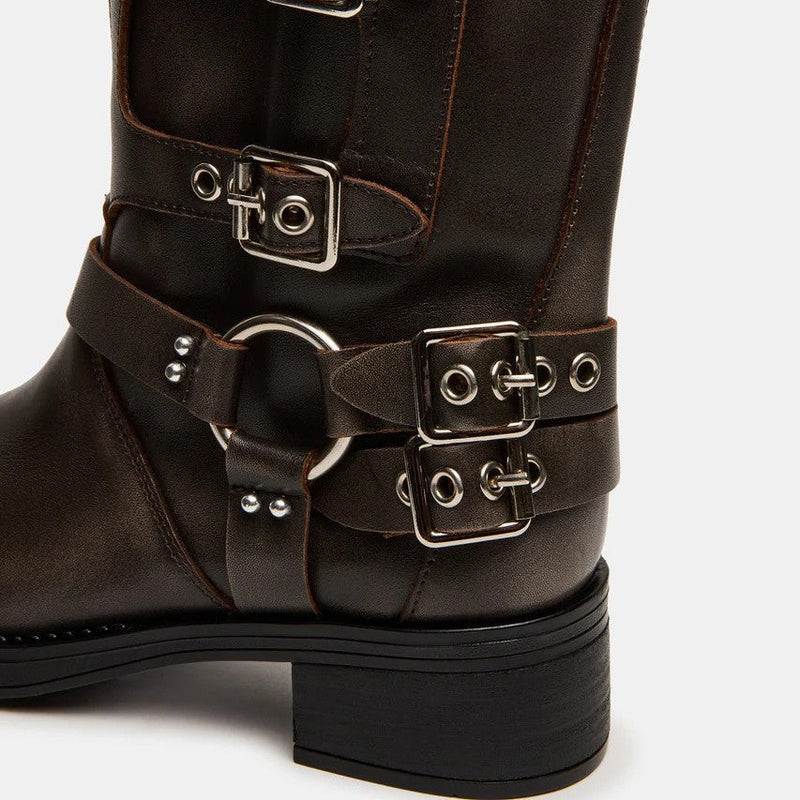 Bottes orthopédiques gracieuses pour un look moderne