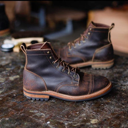 Bottes orthopédiques d'inspiration vintage