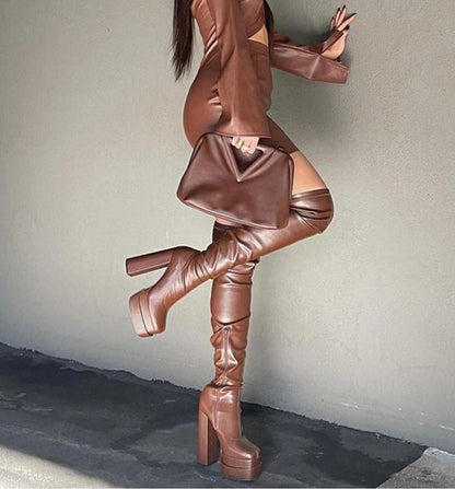 Bottes orthopédiques gracieuses pour un look moderne
