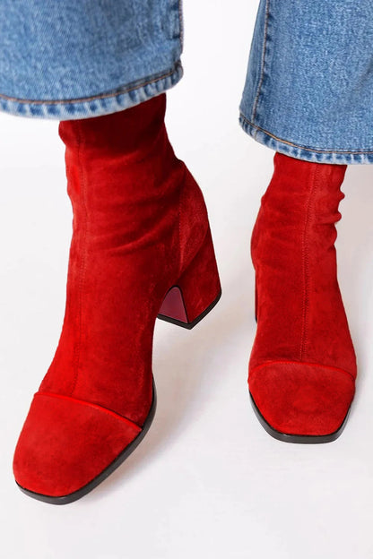 Bottes orthopédiques gracieuses pour un look moderne