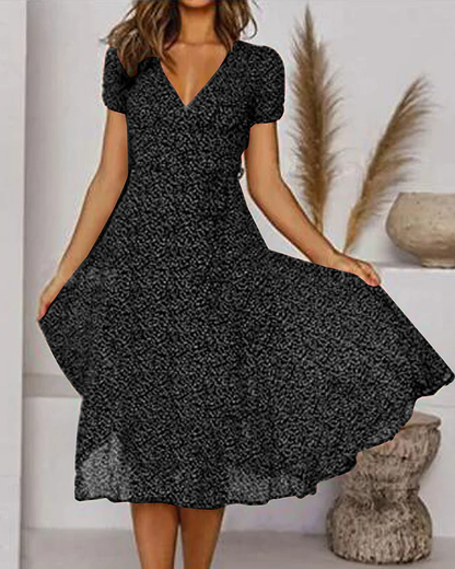 SL | Robe imprimée en mousseline de soie avec manches courtes et décolleté en V