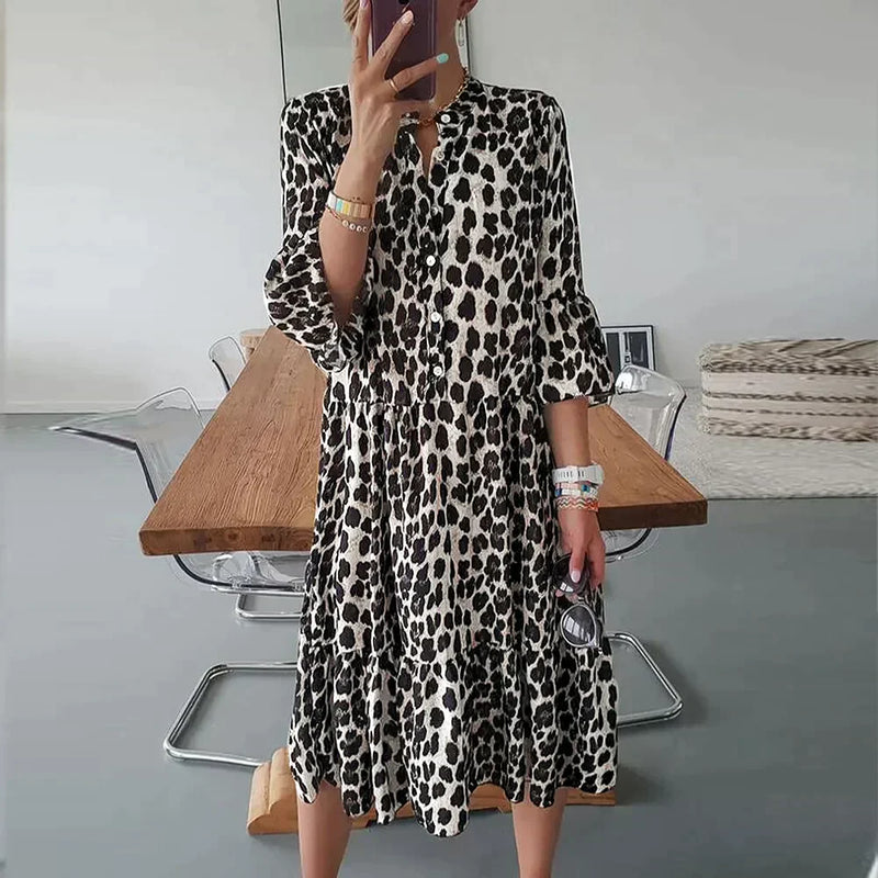SL | Robe midi avec imprimé léopard, patte de boutonnage et manches 3/4