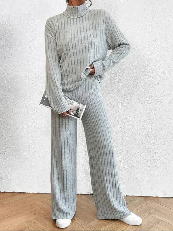 EP | Pantalon tricoté et pull à col roulé