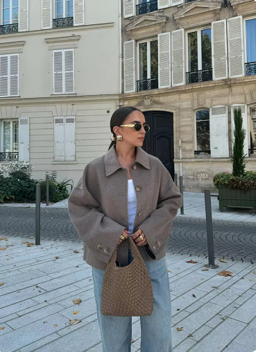 Veste au design réfléchi
