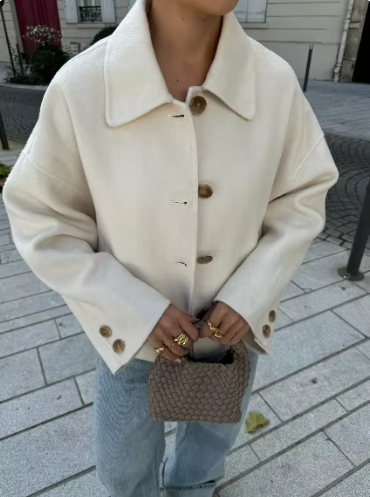 Veste au design réfléchi