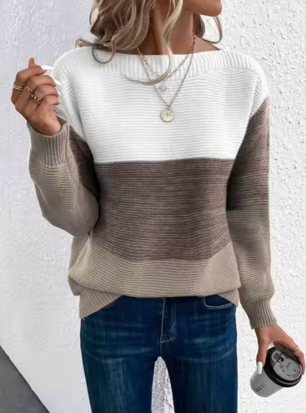 Pull au design réfléchi