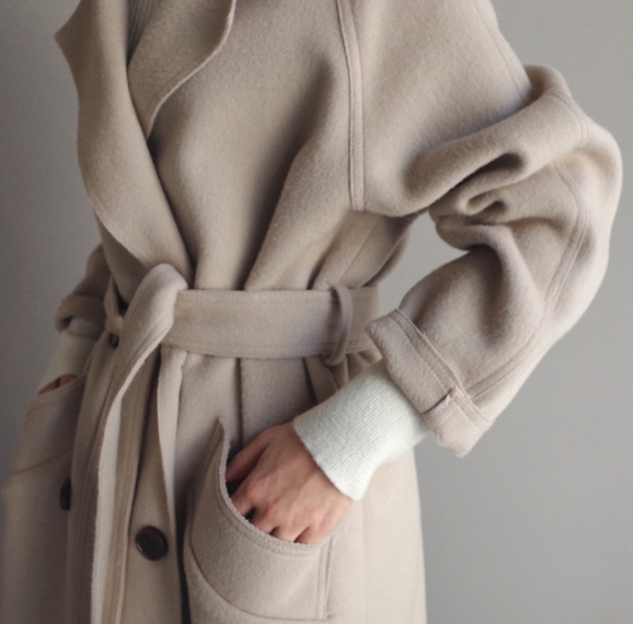 Manteau au design réfléchi