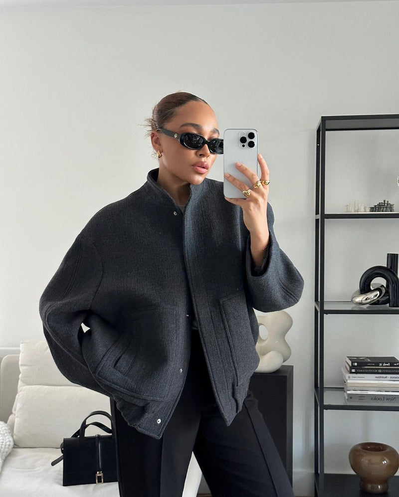 Veste au design réfléchi