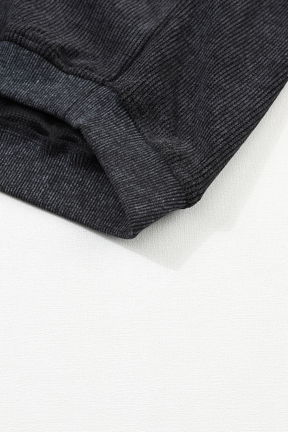 Pull au design réfléchi