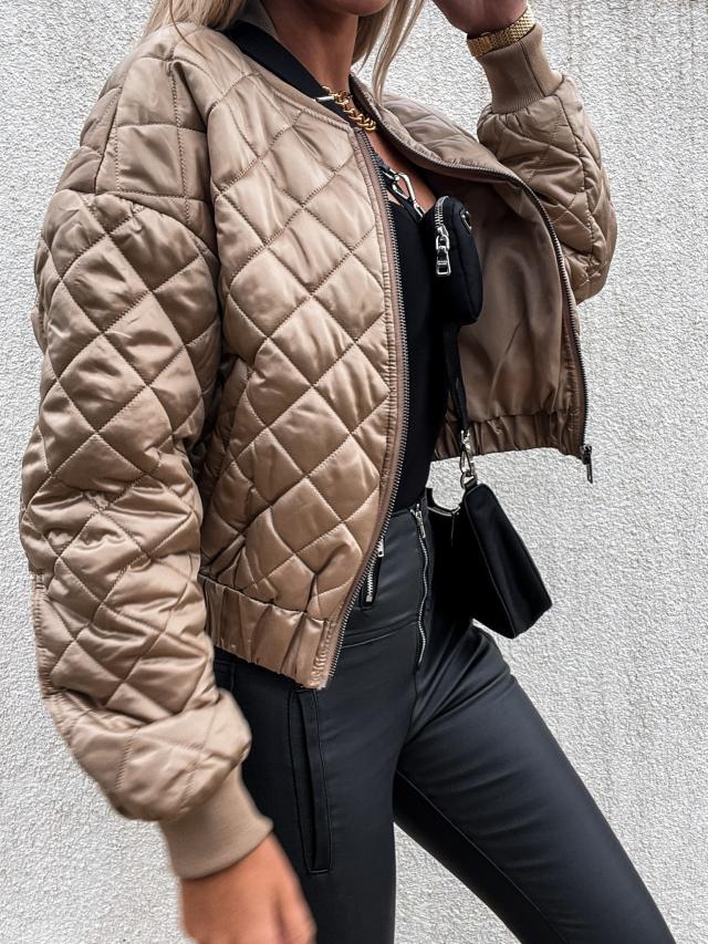 Veste au design réfléchi