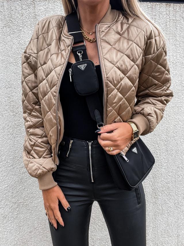 Veste au design réfléchi