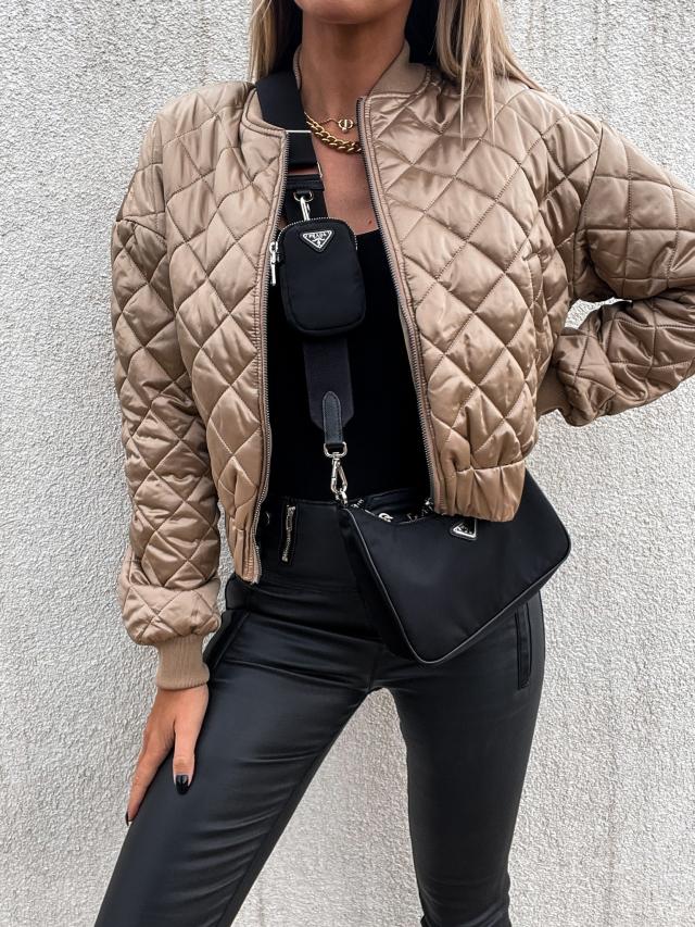 Veste au design réfléchi