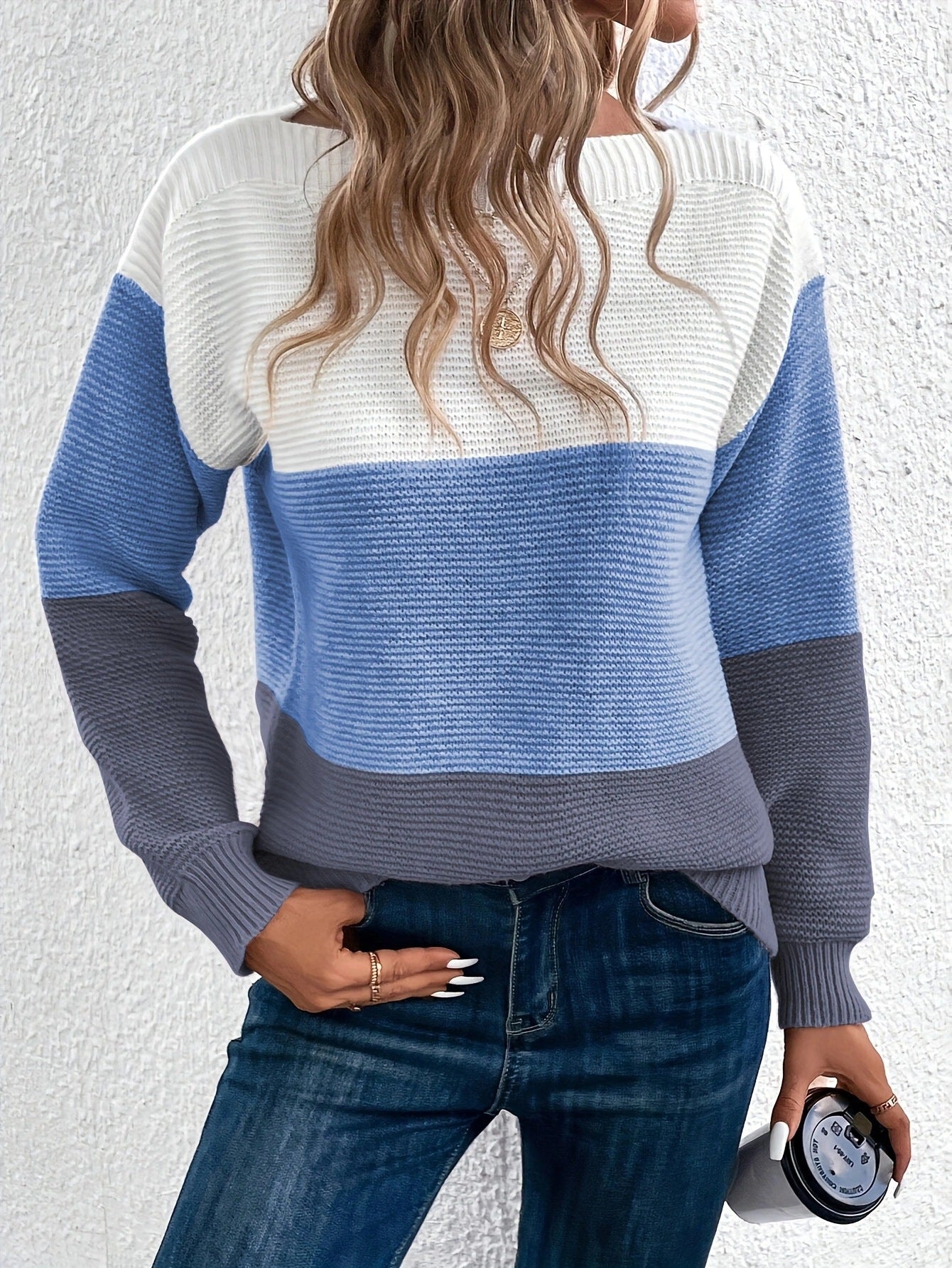 Pull au design réfléchi