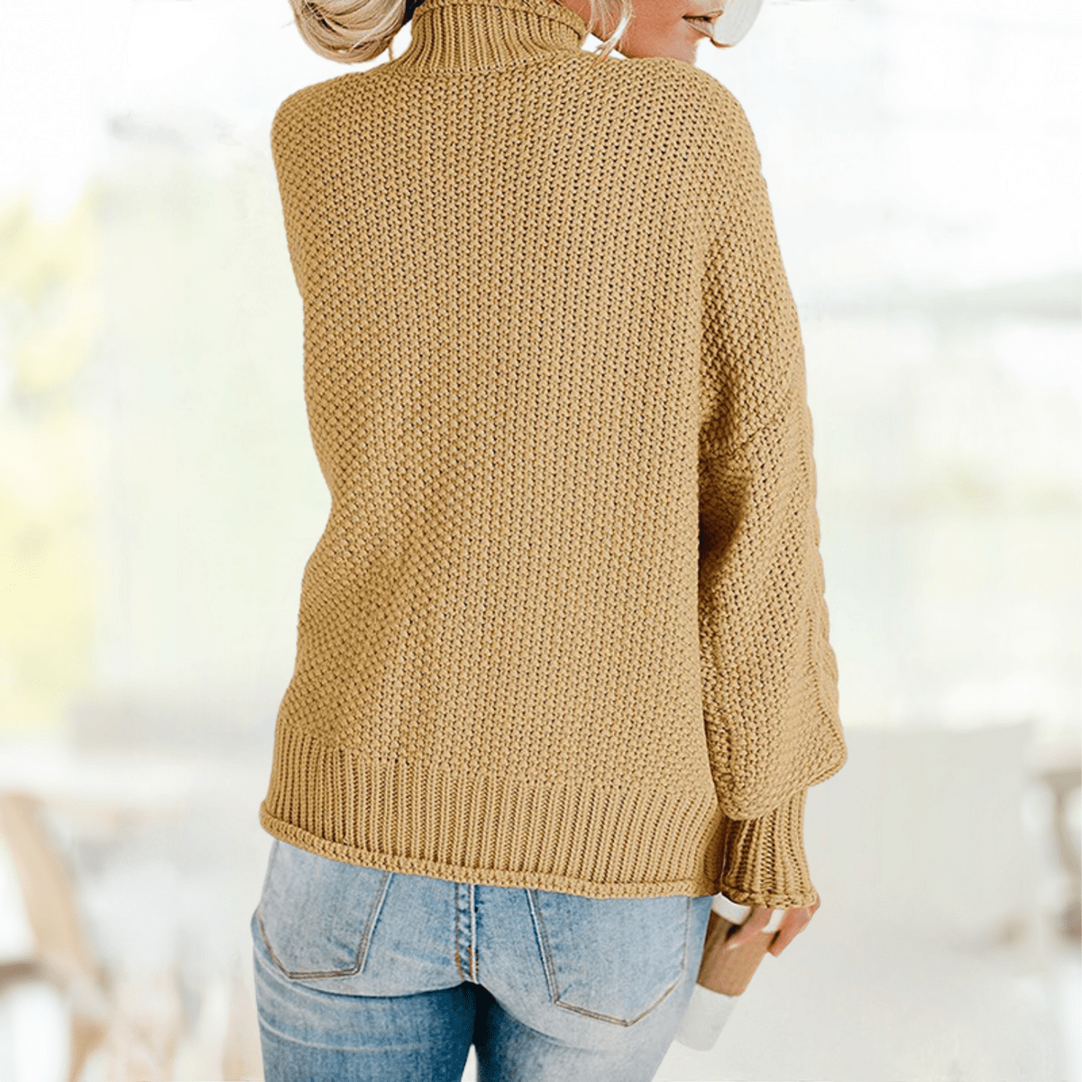 EP | Pull à col roulé jaune à la mode