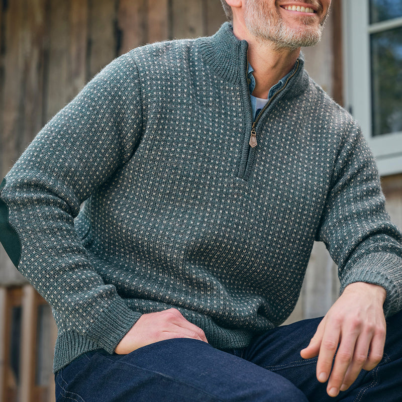 Pull au design réfléchi
