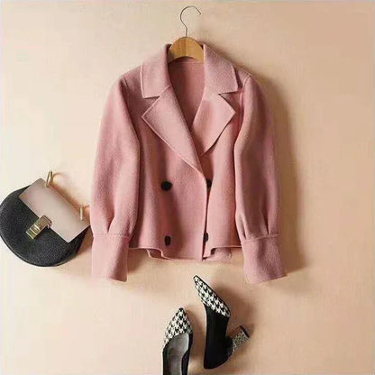 EP | un manteau court uni pour femme