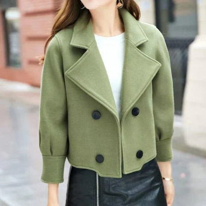 EP | un manteau court uni pour femme